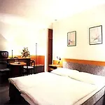 Comfort מלון 4*